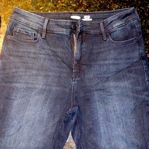 Old navy rockstar jeans. Dark wash size 14. Never worn